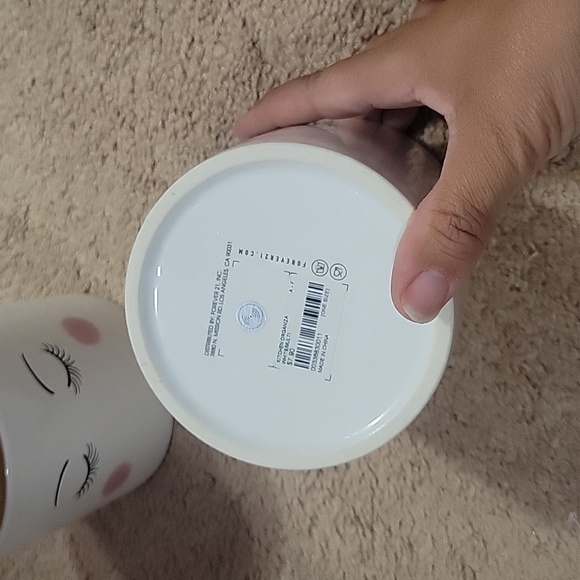 Set of 2 Eyelash Canisters with lids - Picture 3 of 3